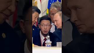 Putin e Xi Jinping tiveram uma conversa cara a cara durante a reunião BRICS PlusOutreach [upl. by Ennoira251]