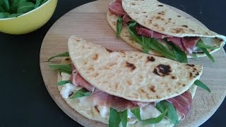 Piadina Romagnola FATTA IN CASARicetta perfetta [upl. by Sorips]