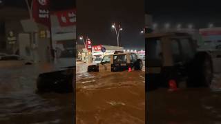 Saudi Arabia jeddah me barish aa gaya dosto today barish bahut dino baad aisa dekho ko mila vlogs 😱 [upl. by Eiralam296]