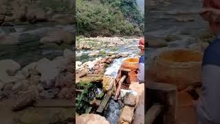 Starting process of a traditional small water wheel [upl. by Schnorr687]