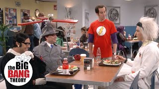 Howards Sheldon Costume  The Big Bang Theory [upl. by Lathan]