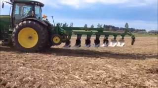 John Deere 995 7 furrow Reversible Plough with 8310R [upl. by Ailaza539]