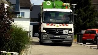 Müllabfuhr Seitenlader leert Mülleimer  German Garbage Truck [upl. by Bowie]