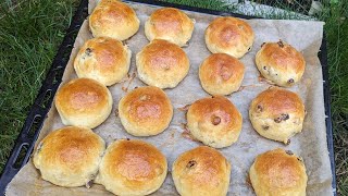 Fluffige Rosinenbrötchen aus Hefeteig mit vielen Rosinen So lecker und einfach Brötchen Rezept [upl. by Pohsib653]