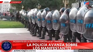 Policia Federal reprime a subversivos kirchneristas y trotskistas Ley Bases 01 febrero 2024 [upl. by Alioz949]