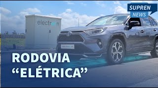 Rodovia inaugurada nos EUA carrega carros elétricos em movimento [upl. by Cummine]