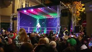 Dafydd Iwan  Yma O Hyd at the Christmas Lights Switch on in Newport 2022 [upl. by Treulich]