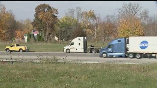 Semitruck hits overpass in Mahoning County [upl. by Zhang]