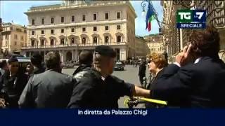 SPARATORIA DAVANTI A PALAZZO CHIGI FERITI DUE CARABINIERI ED UNA PASSANTE [upl. by Jami560]