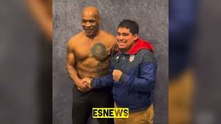 Mike Tyson Showing Respect To Roberto Duran who is back on his feet EsNews Boxing [upl. by Nawuq931]