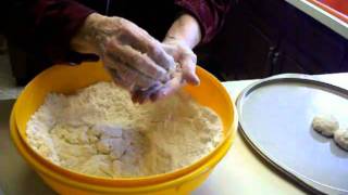 How to Make Mommas Homemade Biscuits [upl. by Ettenahs]