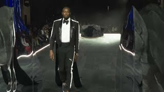 Usain Bolt défile à la Fashion Week de New York [upl. by Joe]