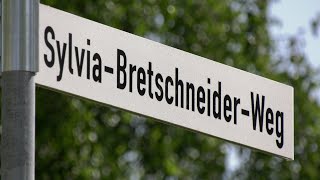 Neuer SylviaBretschneiderWeg in Neubrandenburg beschildert [upl. by Senhauser561]