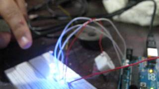 Encendido y apagado de un Buzzer con fotoresistencia y ARDUINO UNO [upl. by Mae950]