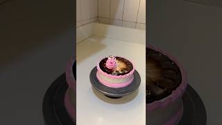 Simple cake decoration cake cakedecoratingtutorials ytshorts [upl. by Bow495]