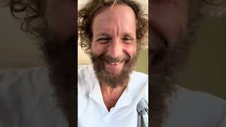 I primi passi di Lorenzo Jovanotti senza caricare sulla gamba rotta [upl. by Eintroc]