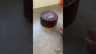 How to put fondant icing on a round cake  Best way to put fondant on a round cake [upl. by Bunde893]