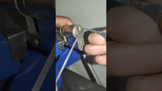 cerrajero cerrajeria cerraduras locksmith lockpicking lock [upl. by Oiliduab]