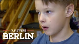 Angriff eines 5Jährigen Kind attackiert Erzieherin  Auf Streife  Berlin  SAT1 TV [upl. by Martinson]