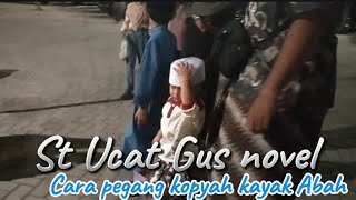 Ampon Ampoon Bu St Ucat Gus Novel jadi rebutan emakemak di parkiran VVIP [upl. by Ahsinan]