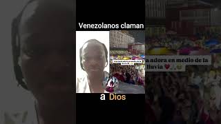 venezolanos cantan a Dios bajo la lluvia [upl. by Ydaf458]