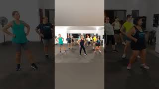 Reggaeton Lento Bailemos CNCOMusic zumba zumbainstructor [upl. by Anelrahs]