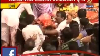 Zee24Taas lalbaug raja mandal misbehave with devotee [upl. by Trawets923]