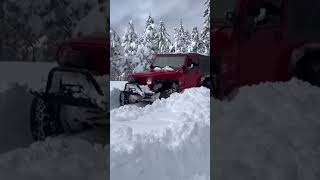 Jeep tries getting through heavy snow in Grants Pass Oregon [upl. by Justine]