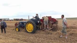 Moissonneuse batteuse JF MS70 et tracteur Sift H30 [upl. by Onaireves]