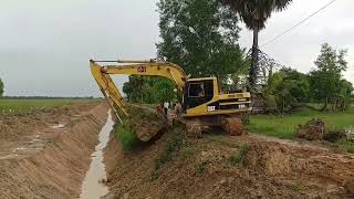 Caterpillar Excavator VS Canal [upl. by Gefen]