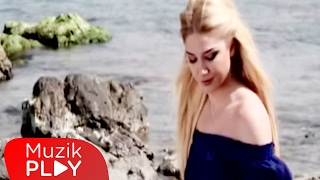 Gizem Kara  Hayatım Paramparça Official Video [upl. by Vladimar]