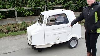 Deux amis pilotent la MiniComtesse microcar  Two friends in the Mini Comtesse smallest car [upl. by Ahsiuqat]