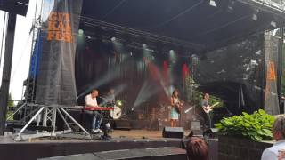 På feil si av vein  Charlotte Audestad LIVE  Gitkamfest 2016 [upl. by Ylloj]