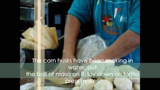 How to spread corn masa on corn husks with a tortilla press maker Como embarrar hojas rapidamente [upl. by Yorke]