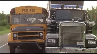 82 Kenworth W900 B vs bus [upl. by Tnilf]