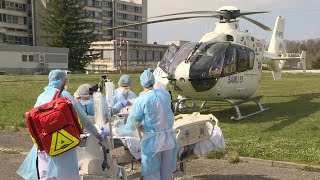 Covid19 en France un patient à Mulhouse transféré par hélicoptère  AFP Images [upl. by Ayotyal]