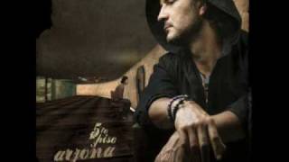 Ricardo Arjona  Quinto Piso [upl. by Derina]