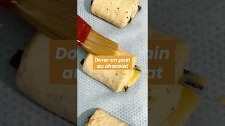 Bien dorer un pain au chocolat [upl. by Shuman]