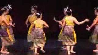 International Thai dance Academy「タイ舞踊学校」 [upl. by Yboc185]