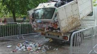 Villeurbanne déverse ses déchets dans le Parc Chanteur [upl. by Annovy]