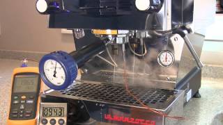 La Marzocco Linea Mini Temperature Test Flush [upl. by Elleinet]