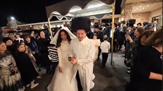 Lieby amp Roizy Breuer Jewish Orthodox Hasidic Satmar Traditional Chupah 7 rounds of Bride to Groom [upl. by Nievelt]