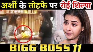 Shilpa Shinde Gets EMOTIONAL Because Of Arshi Khans Christmas Gift  Bigg Boss 11 [upl. by Oona]