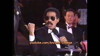 Richard Pryor honored by Bob Newhart 1996 [upl. by Oralle]