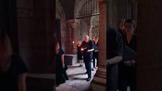 Procession dans le cloitre de la cathédrale du Puy en Velay [upl. by Yanel]