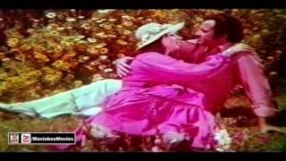 APNE HONTON PAR SAJA LE MERA NAAM  NAHEED AKHTAR  PAKISTANI FILM BHAROSA [upl. by Mays]