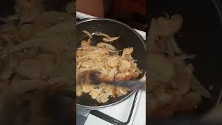 Omelette oignon champignon Partie 1 [upl. by Kissie]