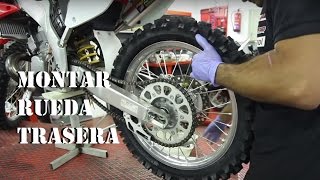 Cómo montar la rueda trasera de tu moto [upl. by Miner370]