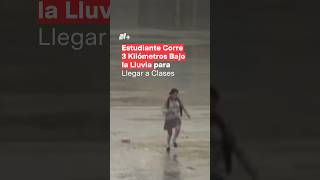 Estudiante corre 3 kilómetros bajo la lluvia para llegar a clases en Torreón  N Shorts [upl. by Leoline]