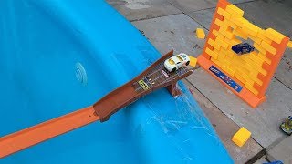 A RAMPA HOT WHEELS QUE ATRAVESSA A PISCINA E BATE NA PAREDE DE TIJOLOS  Velhote [upl. by Wiburg]